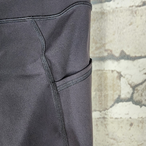 Lululemon Tight Stuff Crop Legging Black Refelctive Dots Size 6 - Picture 9 of 12